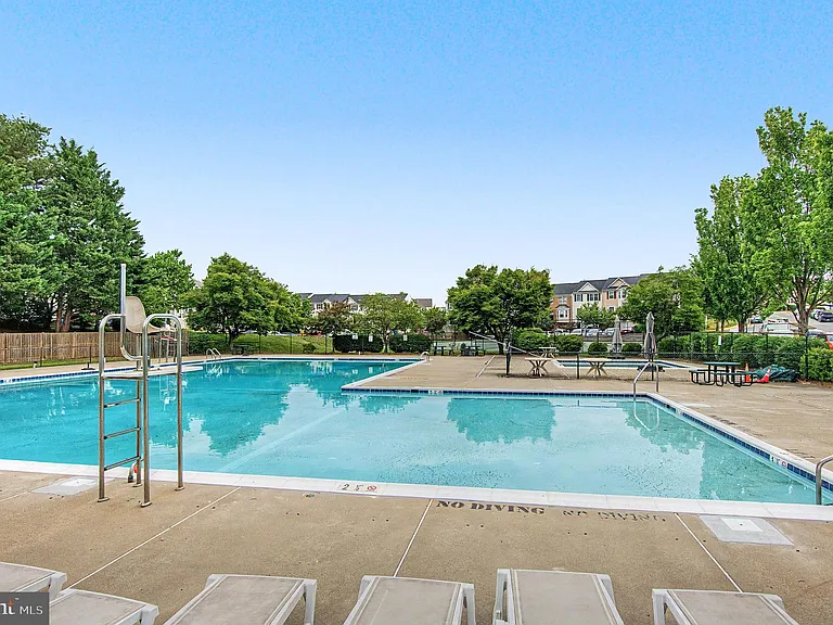 510 Lilac Ter NE — Photo 43