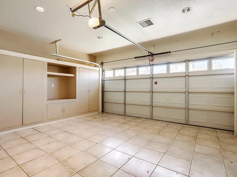 9047 W Port Royale Ln — Photo 22