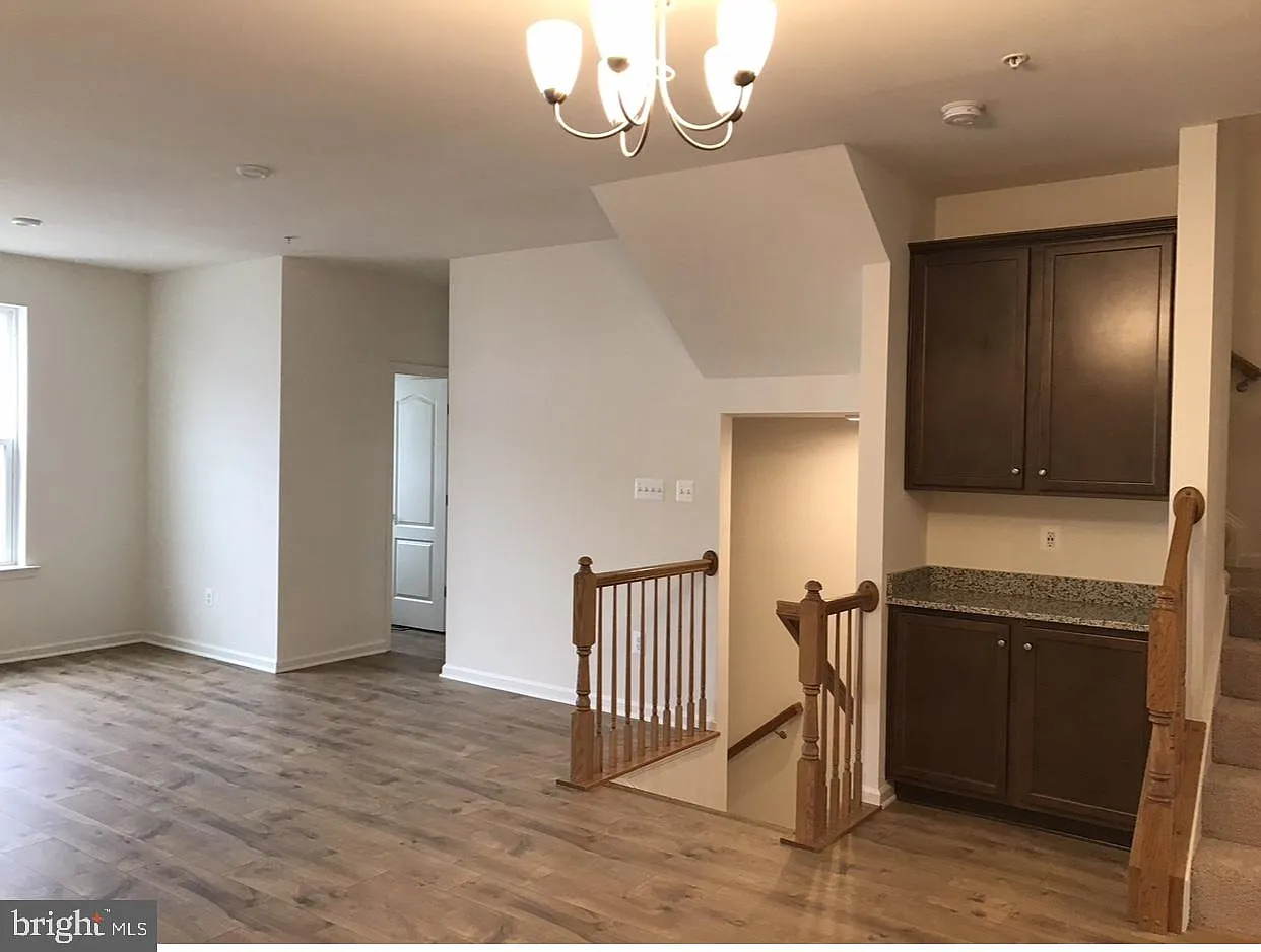 4 bed, 3.5 bath, 2192 sqft, $3,395 — Photo 4
