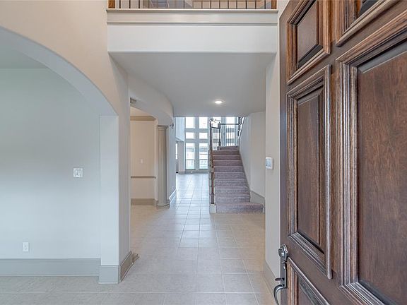 3rd image of 9825 Arrowbrook Ln