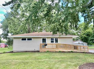 975 Pine St, Galesburg, IL 61401