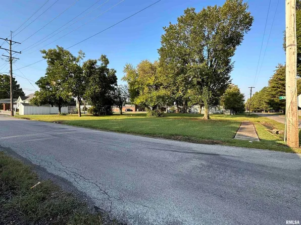 802 W Poplar St, West Frankfort, IL 62896