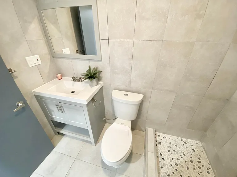 1233 N Franklin St #1 — Photo 17