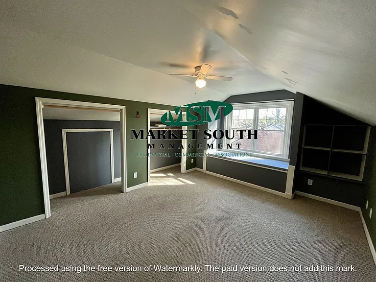 56 E 219 — Photo 29