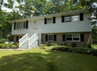 5404 Sengle Ln, Cresco, PA 18326