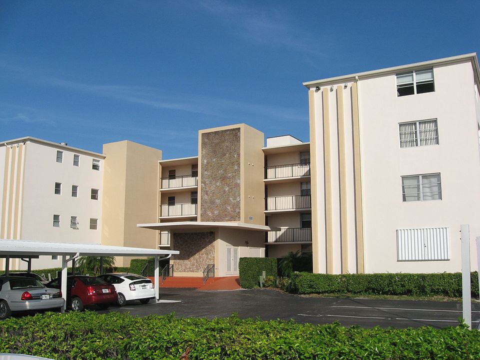 2nd image of 710 NE 7th St #1070