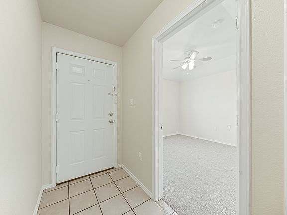 Entry/Foyer