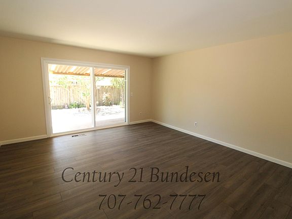 3rd image of 14 Eastside Cir