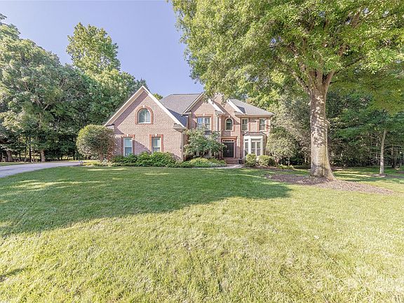 2nd image of 8628 Edgewood Grove Trl