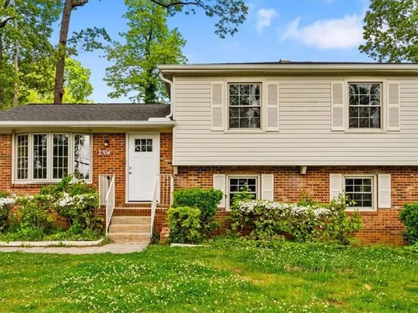 2304 Glenhaven Dr, Greensboro, NC 27406