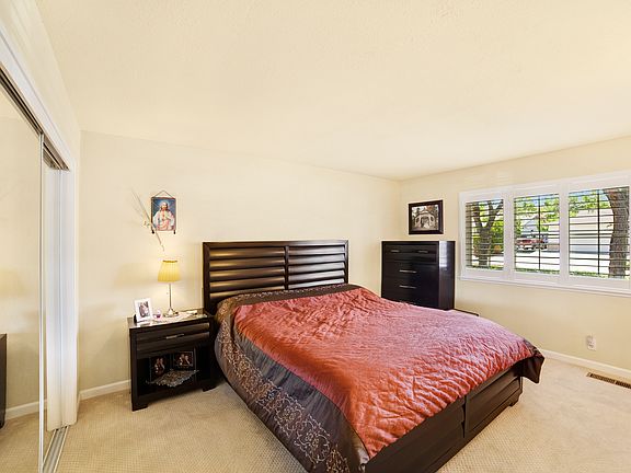 5th image of 937 Ventura Dr