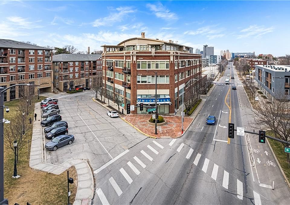 1st image of 2929 McGee Trafficway #305