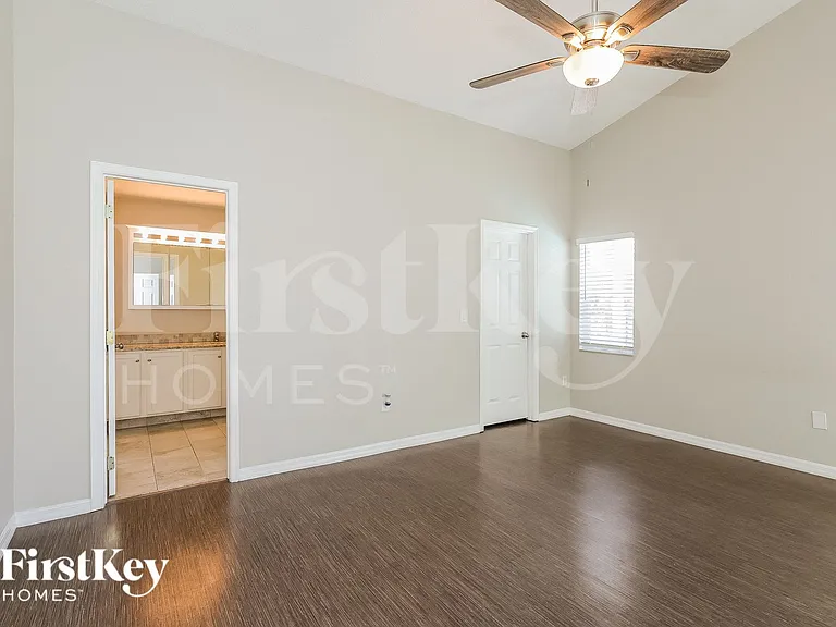 2251 Mallory Cir — Photo 9