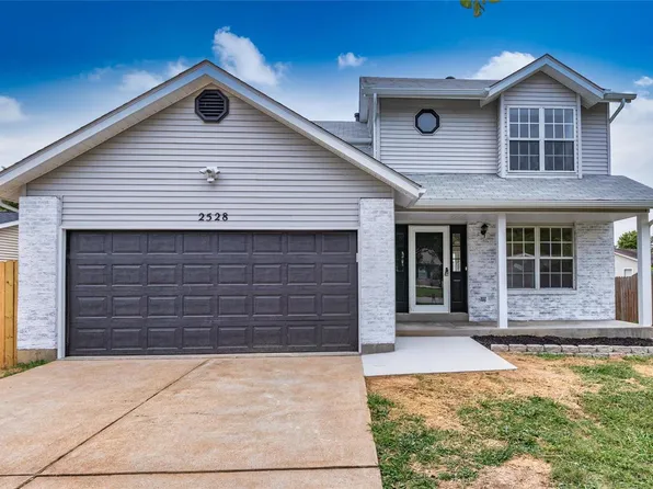 2528 Golden Gate Dr, Imperial, MO 63052