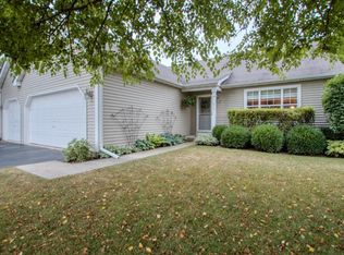 833 Oak Ridge Ln, Genoa City, WI 53128