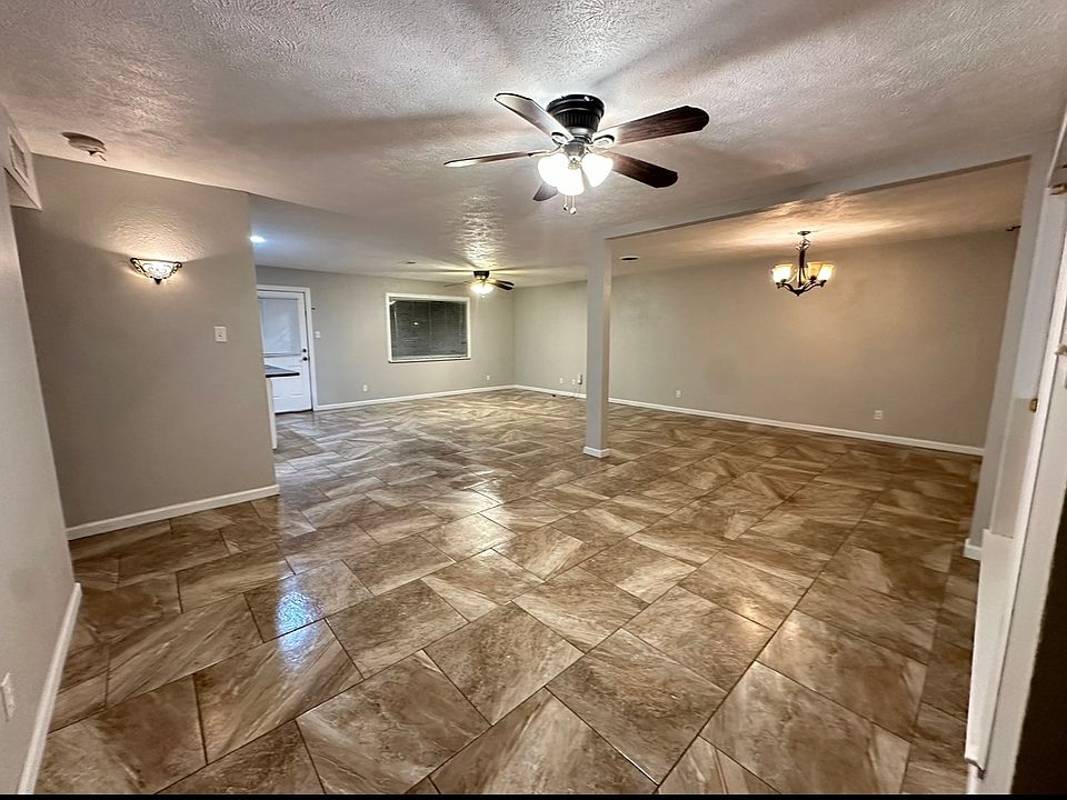2nd image of 2627 Linhaven Dr