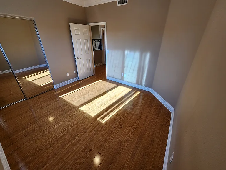 13620 Valerio St #10 — Photo 33