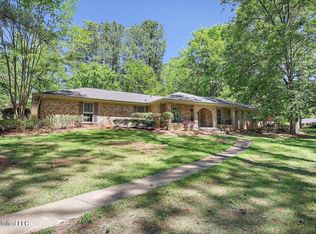 8 Sandalwood Dr, Madison, MS 39110