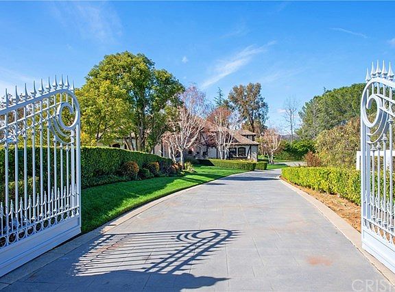 2nd image of 6 Mustang Ln