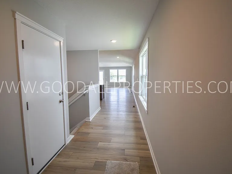 1100 NW Yorktown Dr — Photo 5