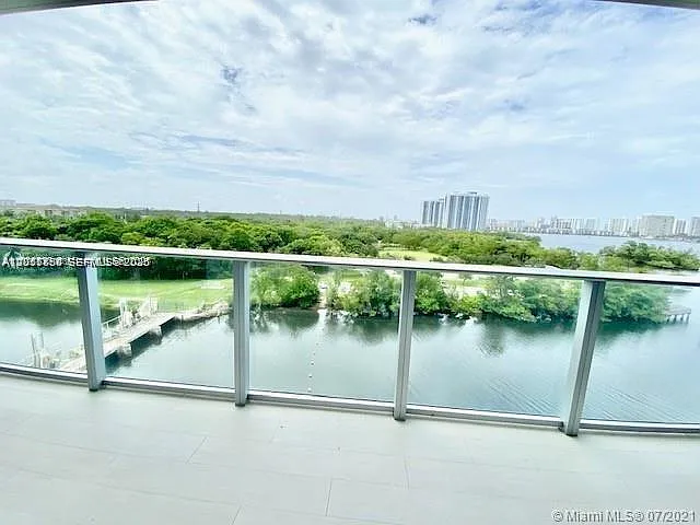 16385 Biscayne Blvd #702 — Photo 16