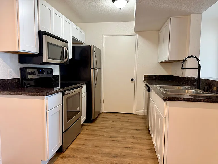 230 Mission Catalina Ln #203 — Photo 4