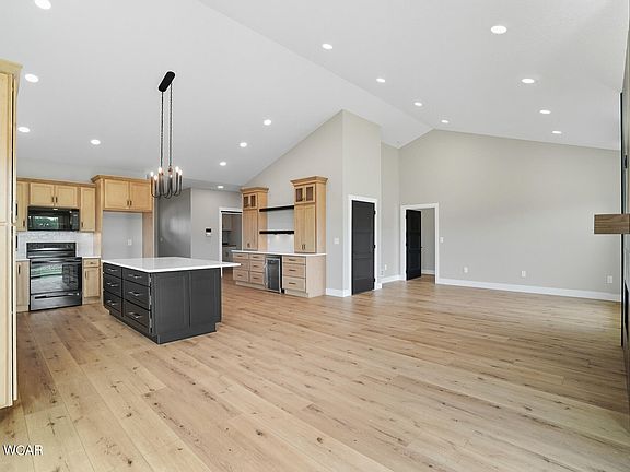 5th image of 6476 Mickelson Ln