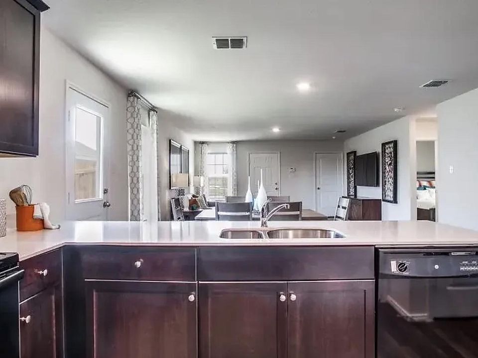 2nd image of 5803 Bristle Leaf Dr