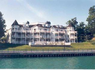 107 Park Ave APT 12, Charlevoix, MI 49720