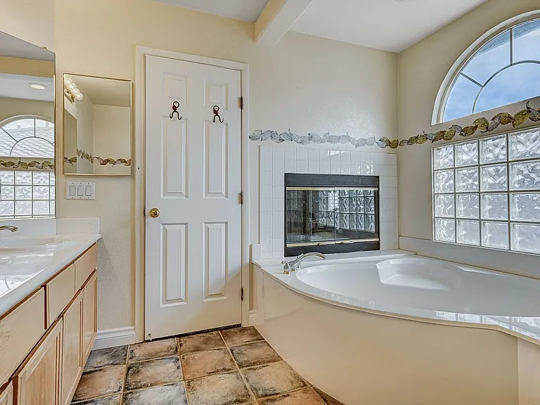10130 Walhalla Plateau Ct — Photo 35