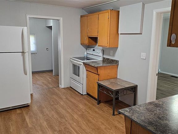 2nd image of 206 Irvine STREET