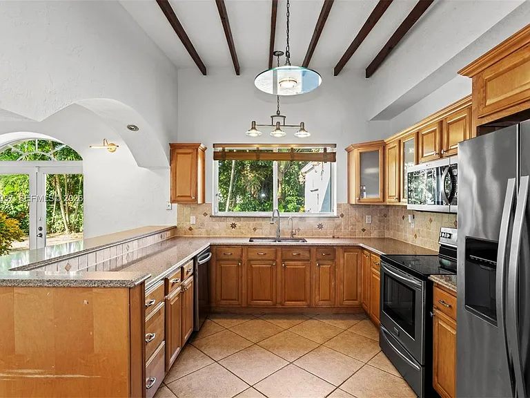 7975 Sunset Dr — Photo 22