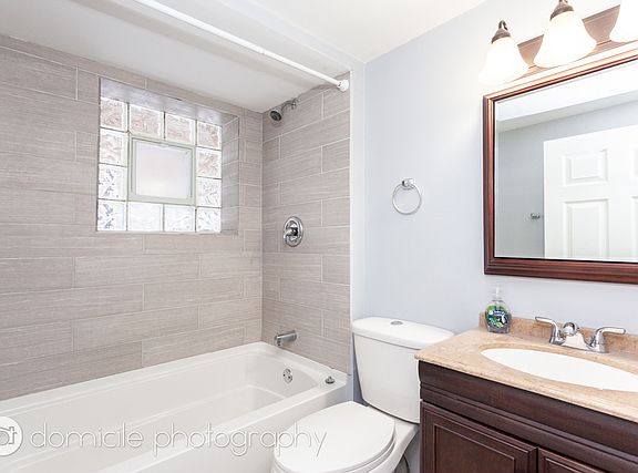 5th image of 5407 N Sawyer Ave #G