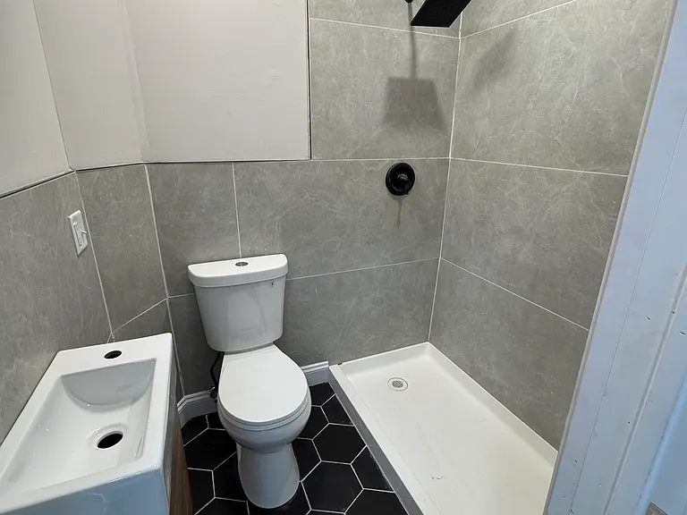2101 S Marshall Blvd #2F — Photo 6