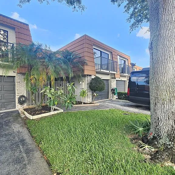 1412 SW 110th Way — Photo 1