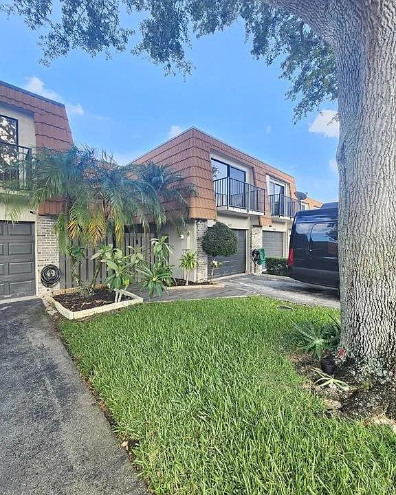 1412 SW 110th Way