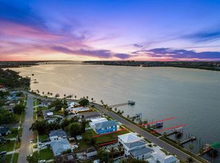 1910 Riverside Dr E, Bradenton, FL 34208