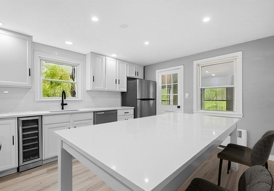 1st image of 255 West St