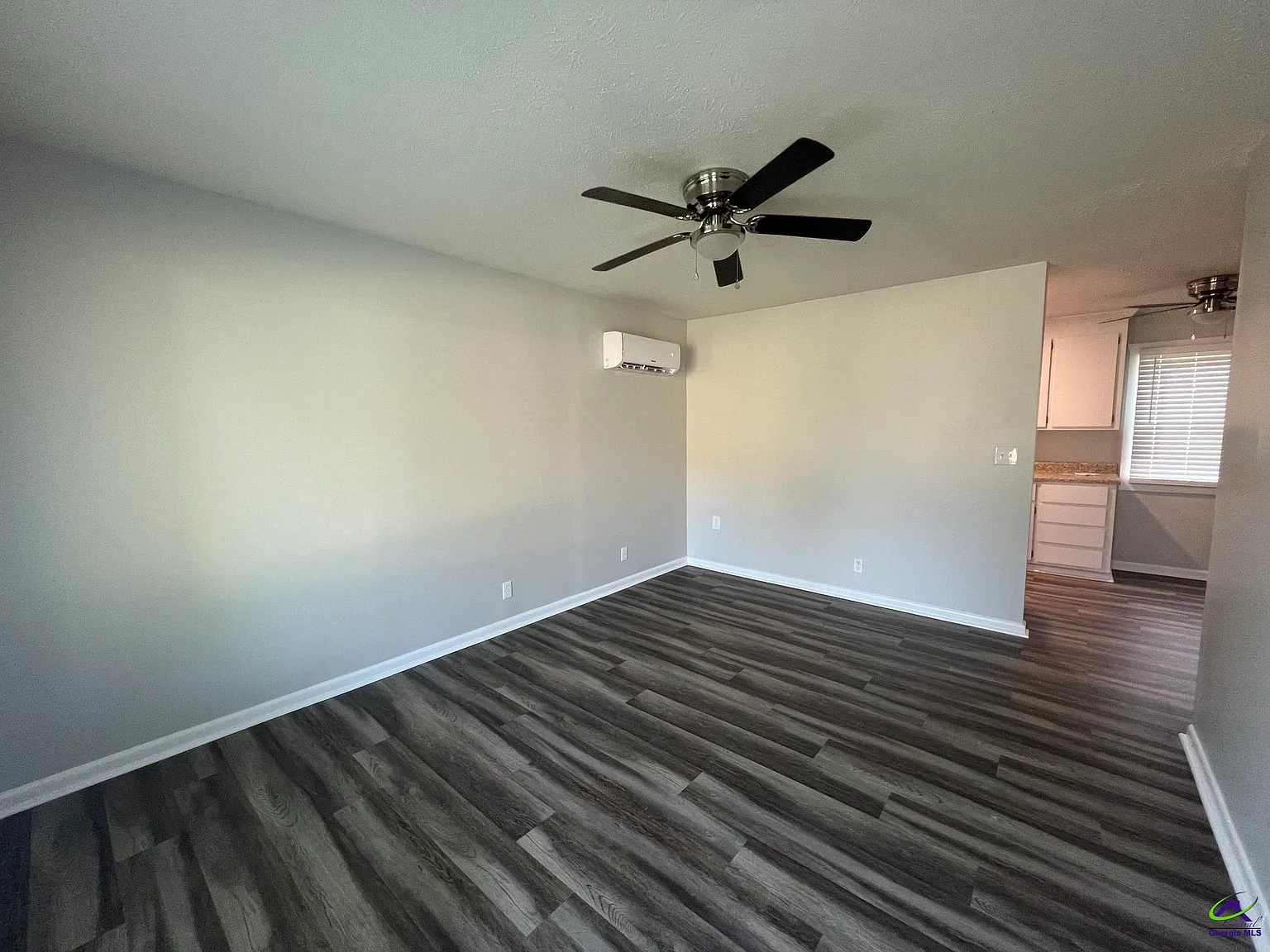 3 bed, 1.0 bath, 816 sqft, $1,100 — Photo 4