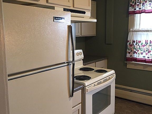 2nd image of 612 Scott St APT 1