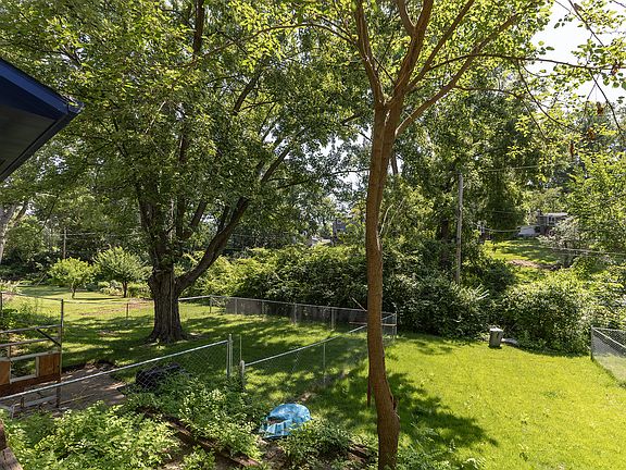 4th image of 2919 Greenway Dr