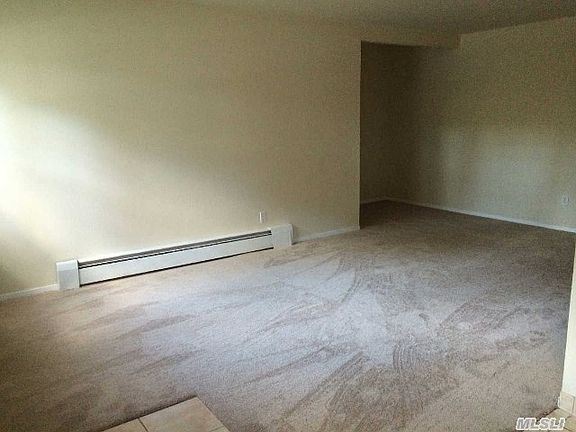 4th image of 906 Towne House Vlg