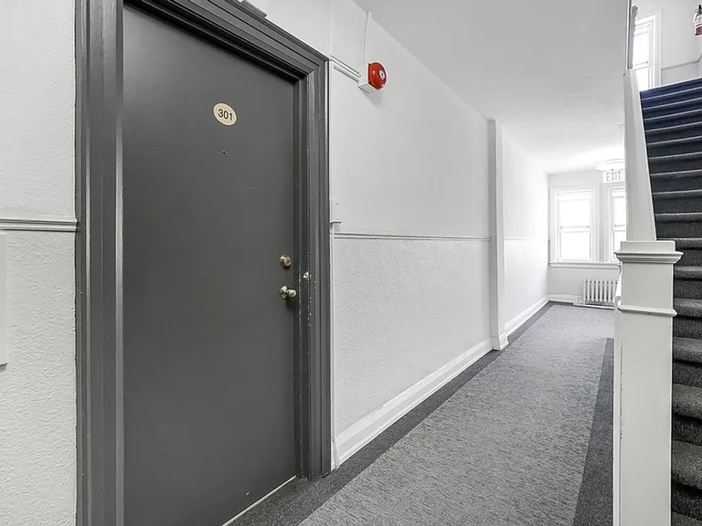 448 Spadina Rd — Photo 6