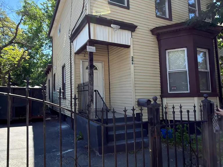 344-346 S 10th St — Photo 1