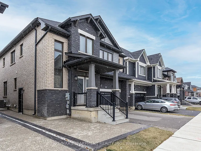 22 Whithorn Cres #LOWER — Photo 2