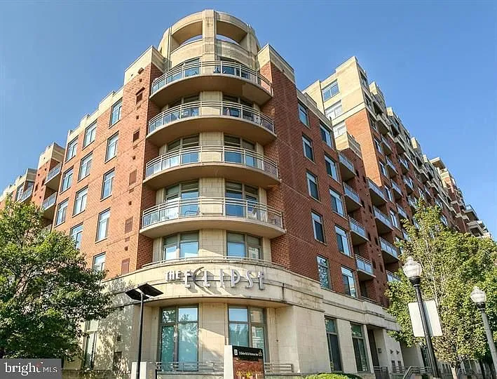 1 bed, 1.0 bath, 702 sqft, $1,990 — Photo 1