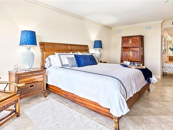 4th image of 4031 Gulf Shore Blvd N #11C
