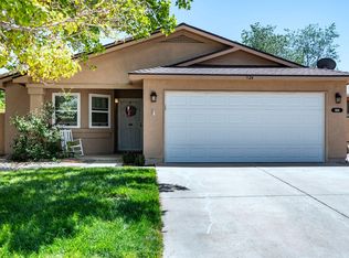 924 Somerset Meadows Dr NE, Rio Rancho, NM 87144