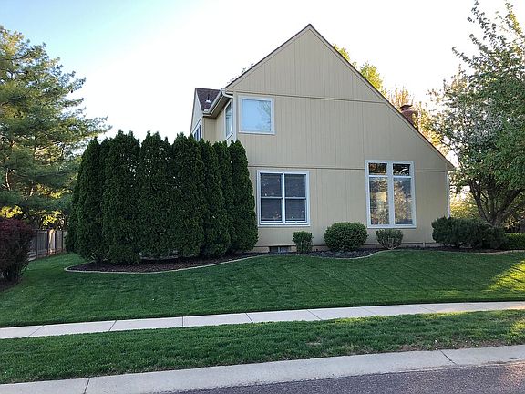 4th image of 9422 W 124th Ter