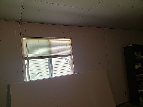 4th image of 1302 Hilborn Ave